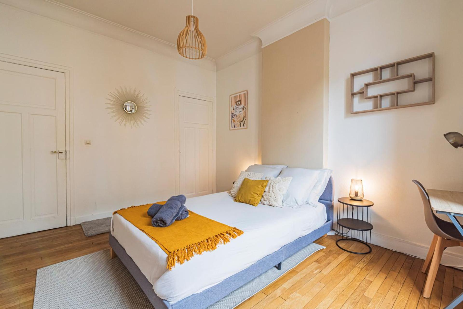 L'Haussmannien - Spacieux 4 Chambres - Centre - Gare 兰斯 外观 照片